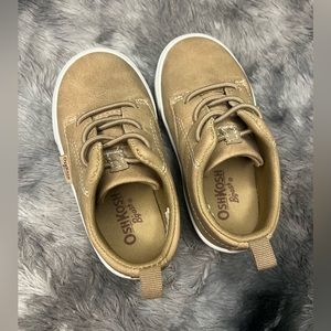 OshKosh b’gosh children’s shoe! NEVER BEEN WORN size 6M